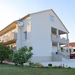Grga-spacious 3-bedroom Апартаменти