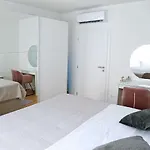 Grga-spacious 3-bedroom Задар