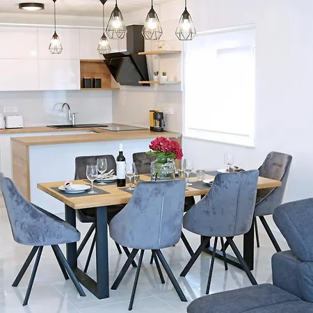 Grga-spacious 3-bedroom