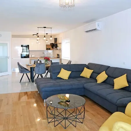 Appartement Grga-spacious 3-bedroom