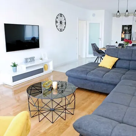 Grga-spacious 3-bedroom