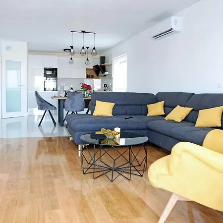 Grga-spacious 3-bedroom Appartement *