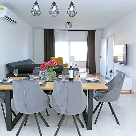 Grga-spacious 3-bedroom * Zadar