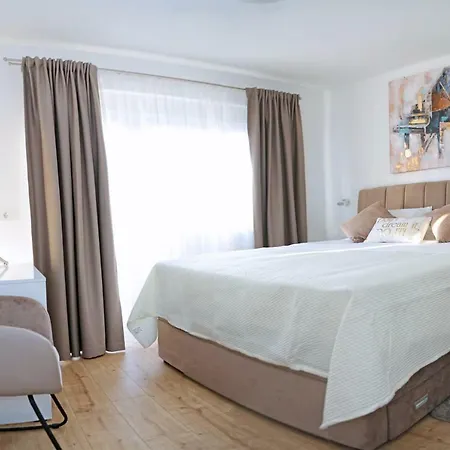 Grga-spacious 3-bedroom Appartement Zadar