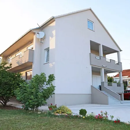 Grga-spacious 3-bedroom *