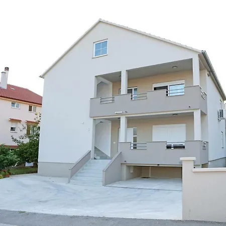 Grga-spacious 3-bedroom